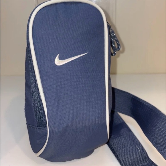 NIKE 1L Sportswear Essentials Sling Crossbody Bag - Picture 3 of 8